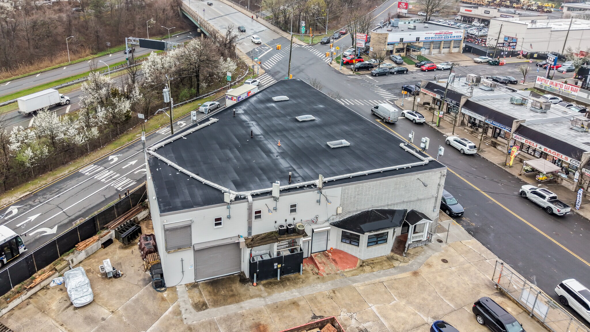 961 Bloomingdale Rd, Staten Island, NY à vendre Photo principale- Image 1 de 12