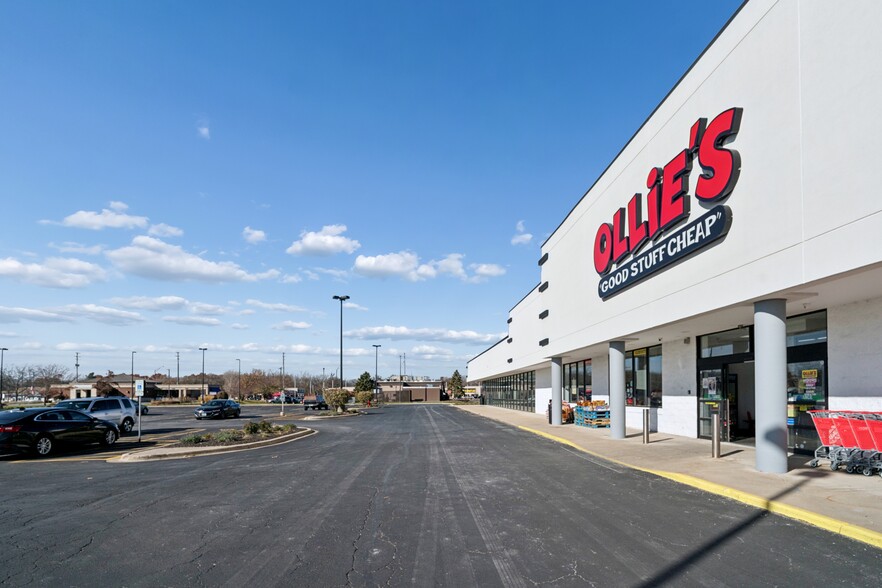 2350 Sycamore Rd, Dekalb, IL à louer - Photo du bâtiment - Image 2 de 18