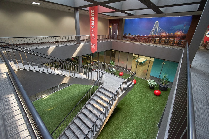 8585 N Stemmons Fwy, Dallas, TX à vendre - Photo du bâtiment - Image 3 de 16