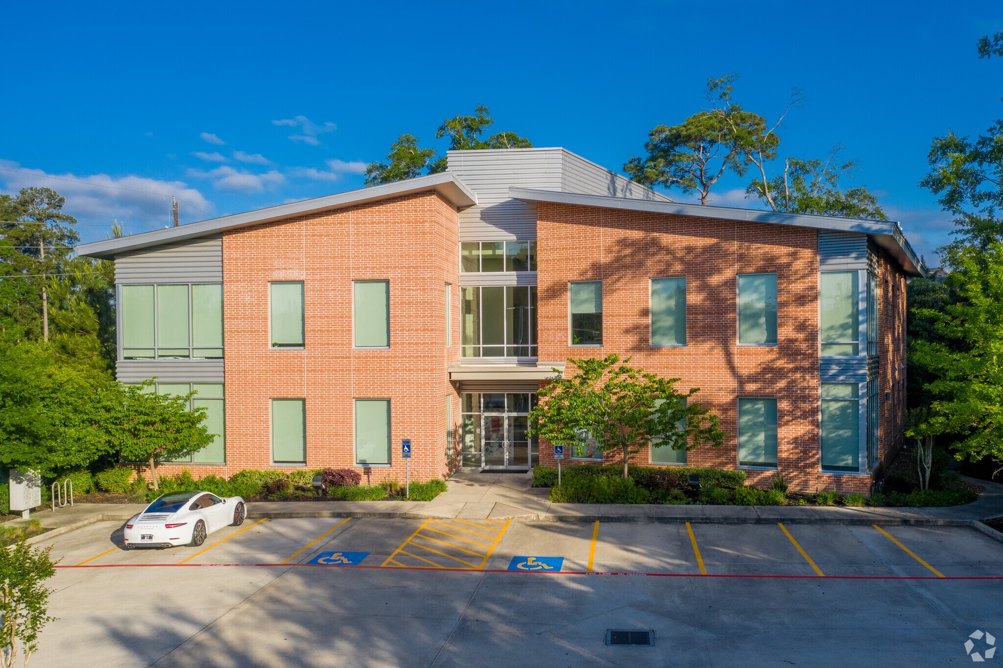 8350 Ashlane Way, The Woodlands, TX for lease Primary Photo- Image 1 of 32