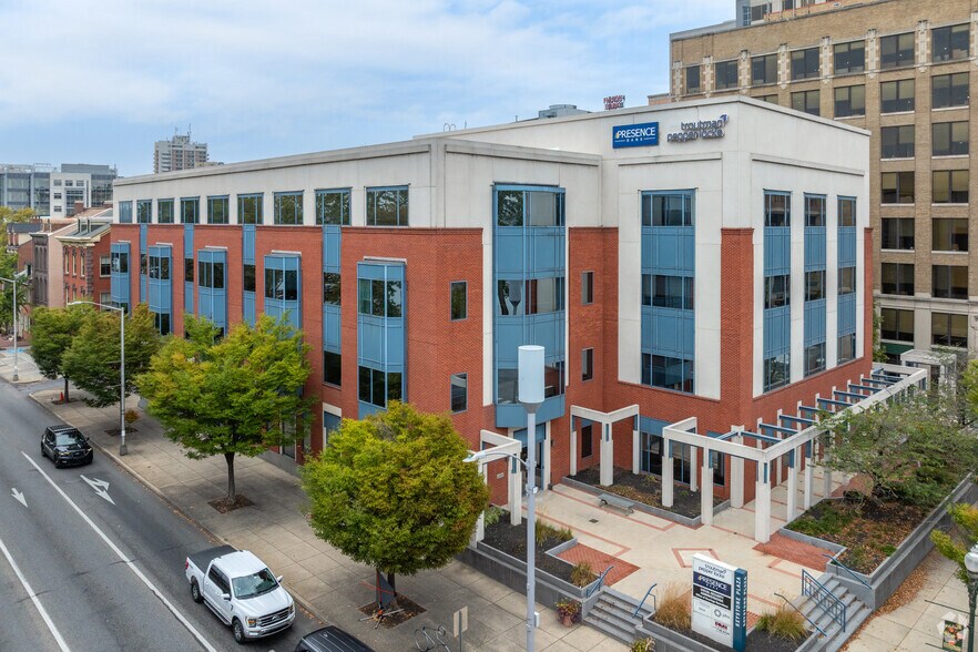 100 Market St, Harrisburg, PA à louer - Photo du bâtiment - Image 1 de 14