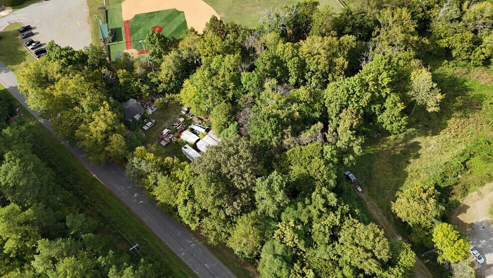 2248 Eva Dr NW, Concord, NC à vendre - Photo du bâtiment - Image 2 de 3