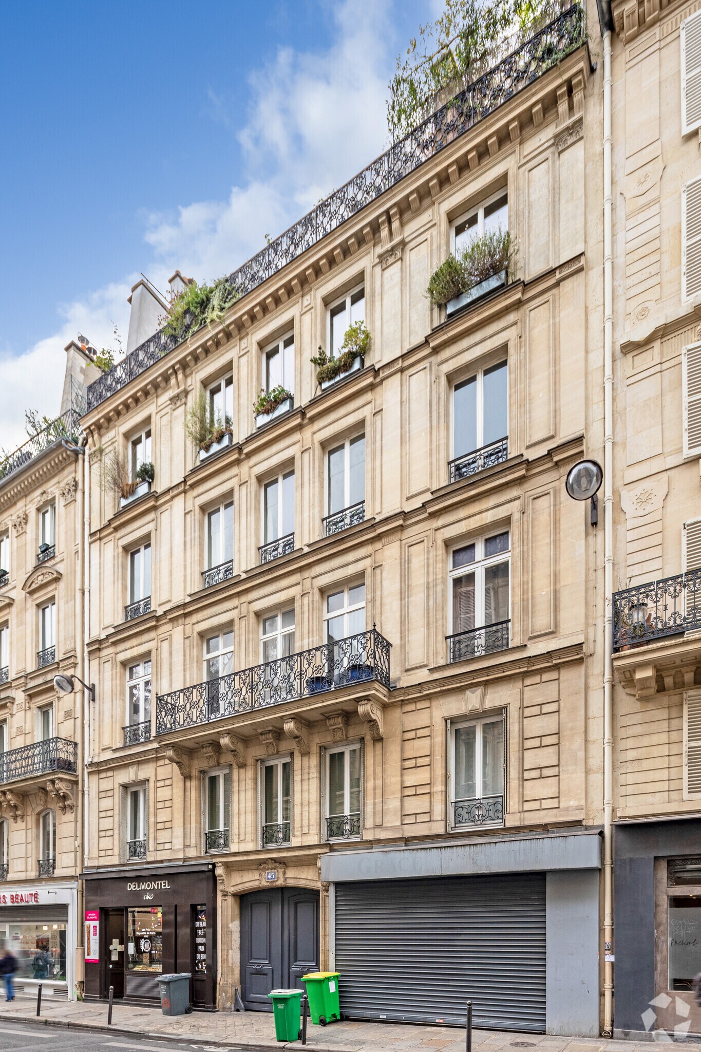 45 Rue De Douai, Paris for sale Primary Photo- Image 1 of 7