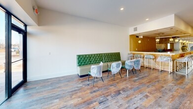 1 W Main St, Buford, GA à louer Numérisation 3D de Matterport- Image 1 de 11