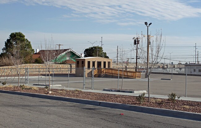 Plus de détails pour 3314 Dyer St, El Paso, TX - Commerce de détail, Local d'activités à louer