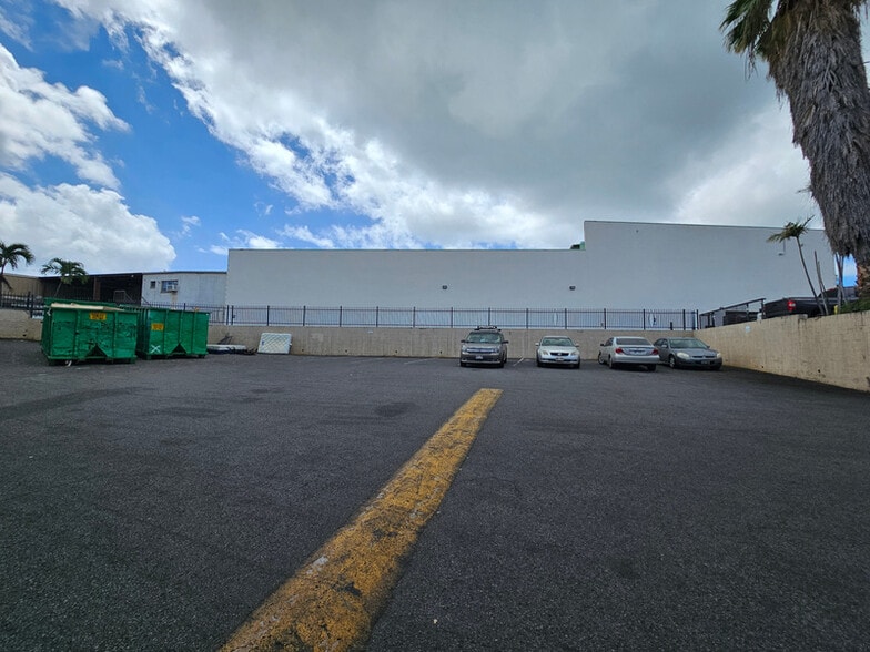 2312 Kamehameha Hwy, Honolulu, HI à louer - Photo du bâtiment - Image 2 de 8