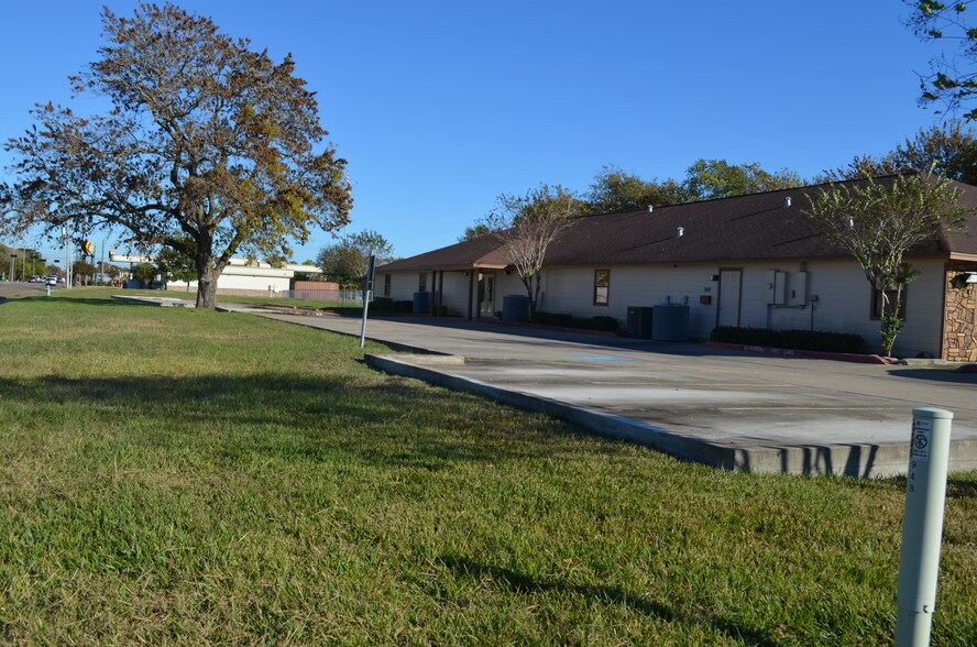 948 Hospital Dr, Angleton, TX à vendre - Autre - Image 1 de 1