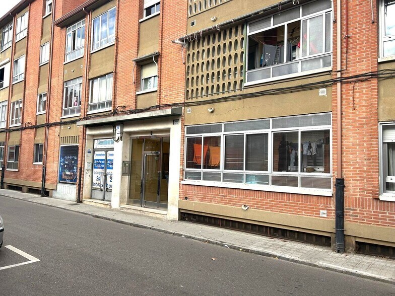 Calle San Juan de la Cruz, 2, Laguna de Duero, Valladolid for sale - Building Photo - Image 1 of 16