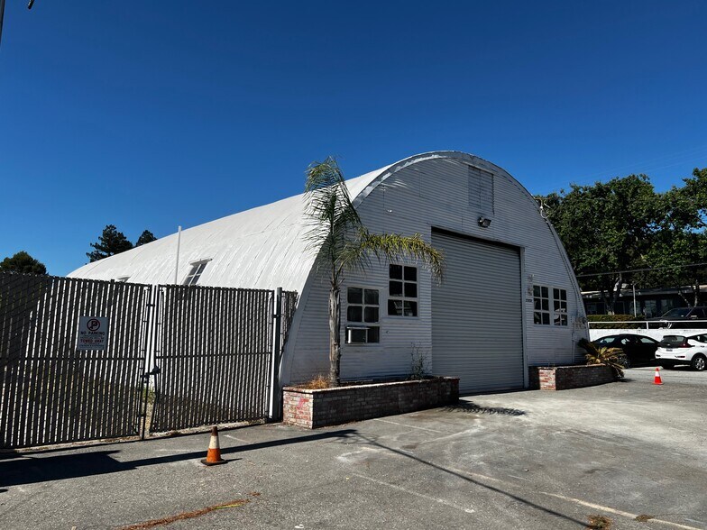 17450 Shelburne Way, Los Gatos, CA à louer - Photo du bâtiment - Image 2 de 15