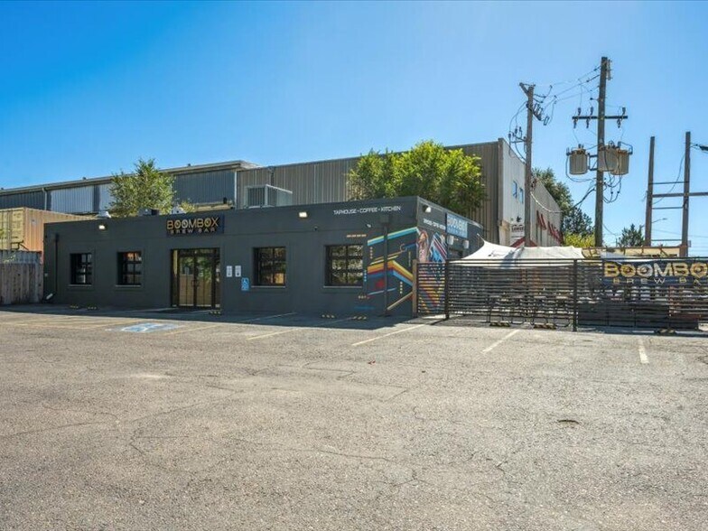 5686 Pecos St, Denver, CO à vendre - Photo du bâtiment - Image 1 de 26