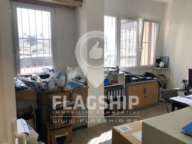Retail in Cachan for sale - Interior Photo - Image 1 of 6