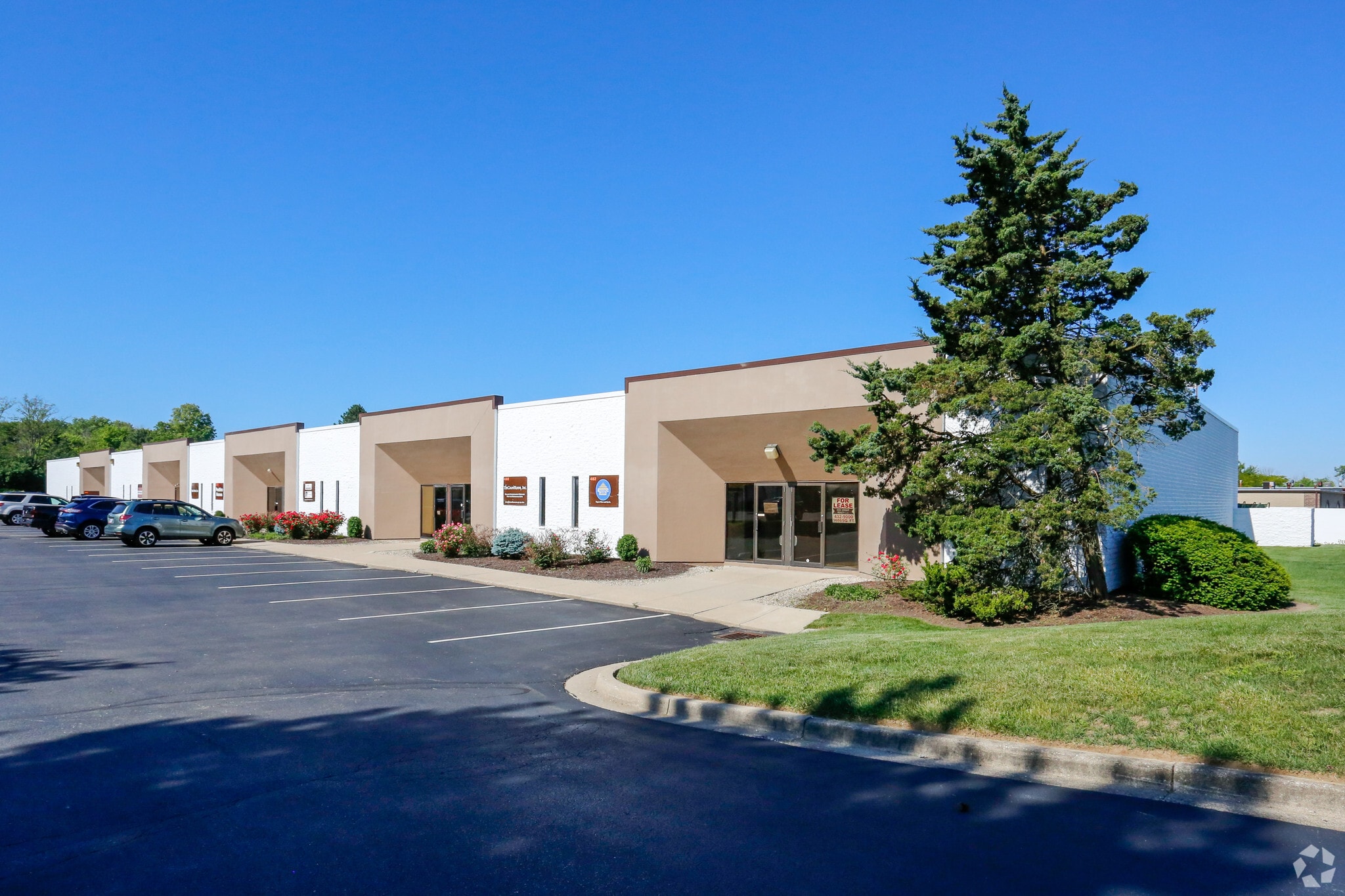 432-484 Windsor Park Dr, Dayton, OH for lease Primary Photo- Image 1 of 6