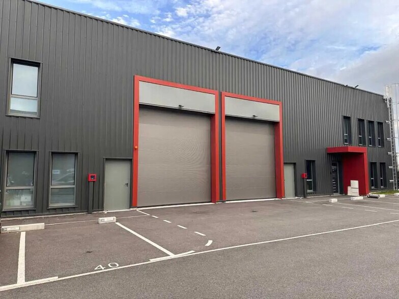 Flex dans Chassieu à louer - Photo du bâtiment - Image 1 de 10