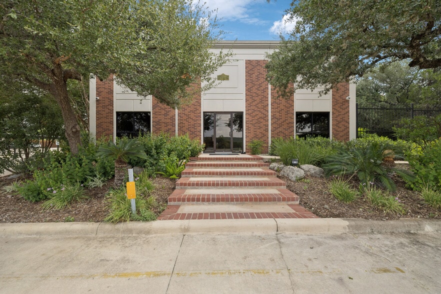 24114 Blanco Rd, San Antonio, TX for sale - Building Photo - Image 2 of 12