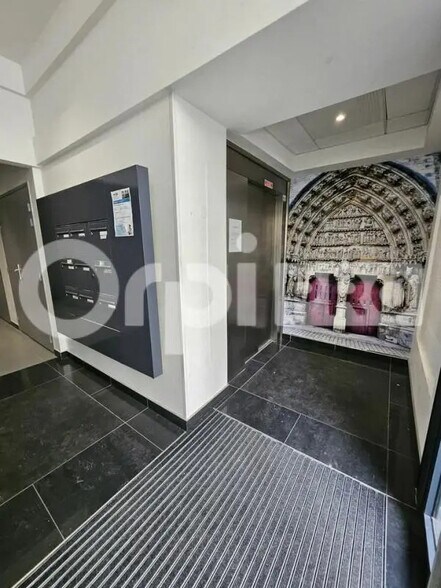 Office in Reims for lease - Interior Photo - Image 2 of 10