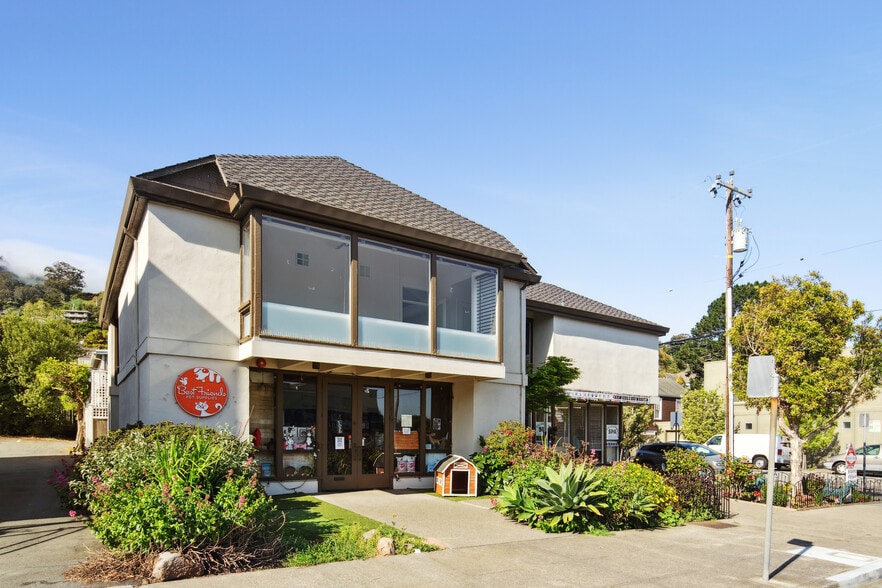 219-223 Caledonia St, Sausalito, CA à vendre - Photo du bâtiment - Image 2 de 8
