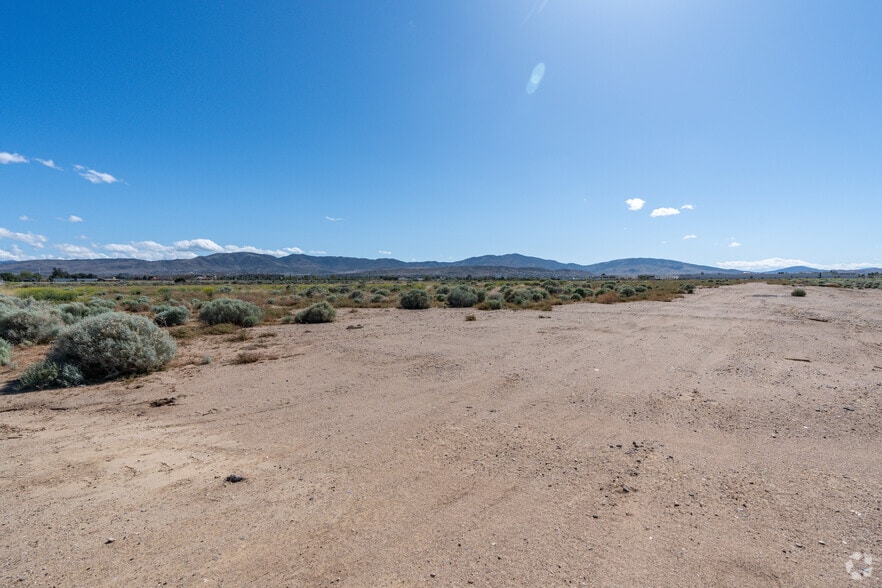 39415 8th St E, Palmdale, CA à vendre - Photo du bâtiment - Image 3 de 8