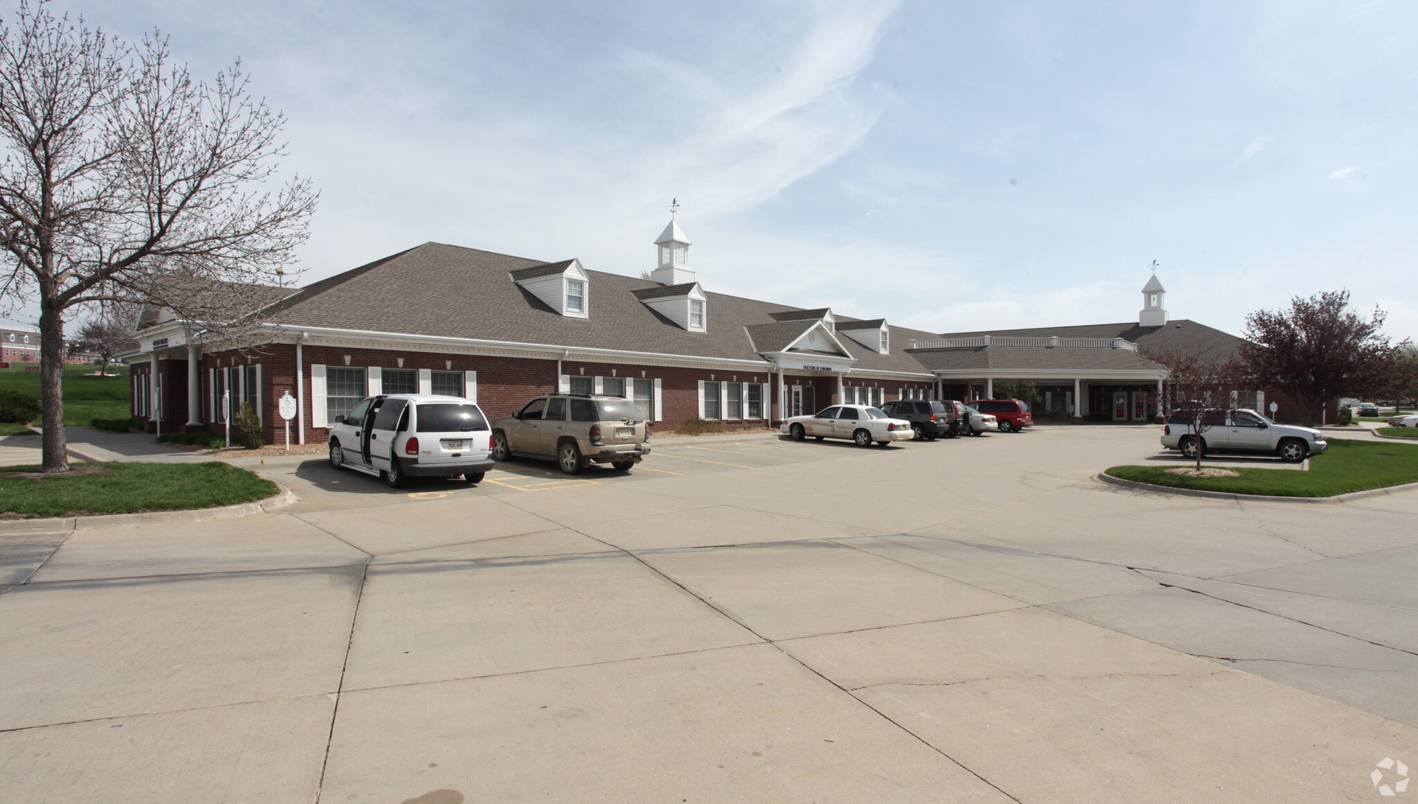 6041 Village Dr, Lincoln, NE for lease Primary Photo- Image 1 of 5