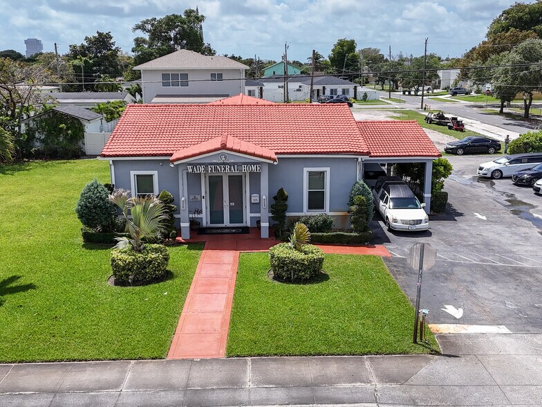 315 Pembroke Rd, Hallandale, FL à vendre - Photo du bâtiment - Image 2 de 8