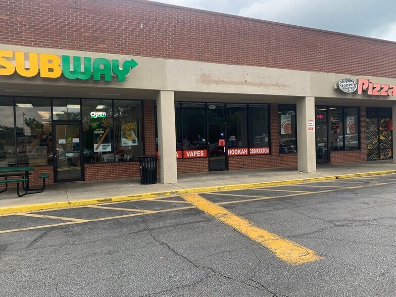 1101 Eisenhower Dr, Savannah, GA à louer - Photo du bâtiment - Image 2 de 6