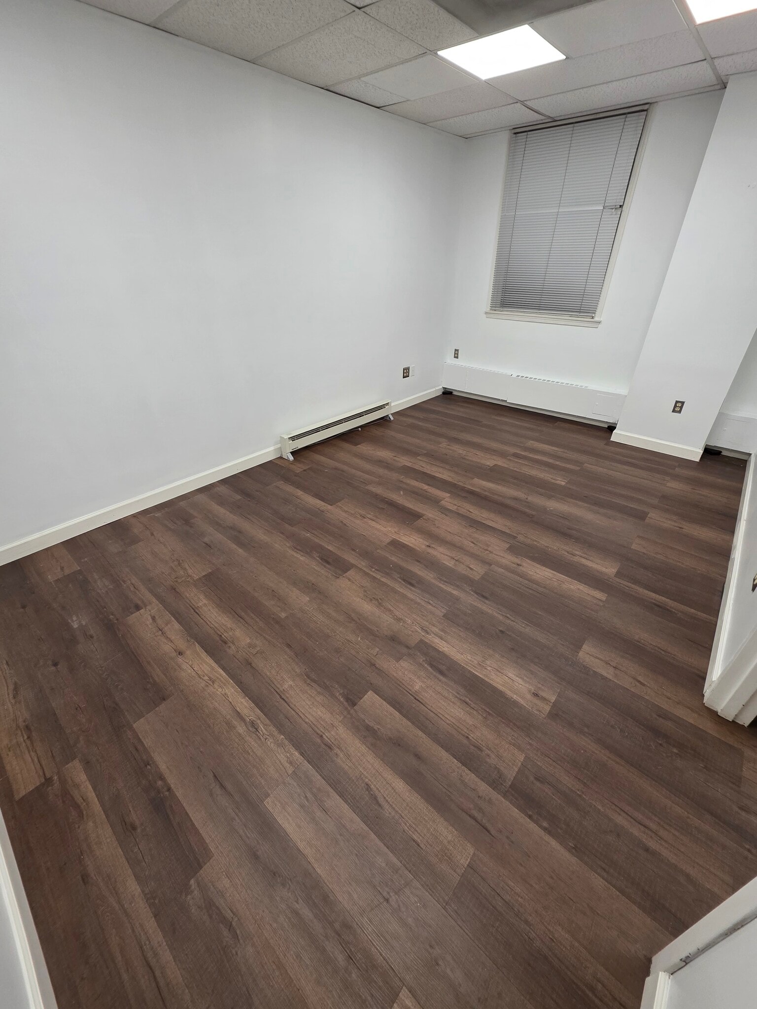 17 W Jefferson St, Rockville, MD à louer Photo intérieure- Image 1 de 2