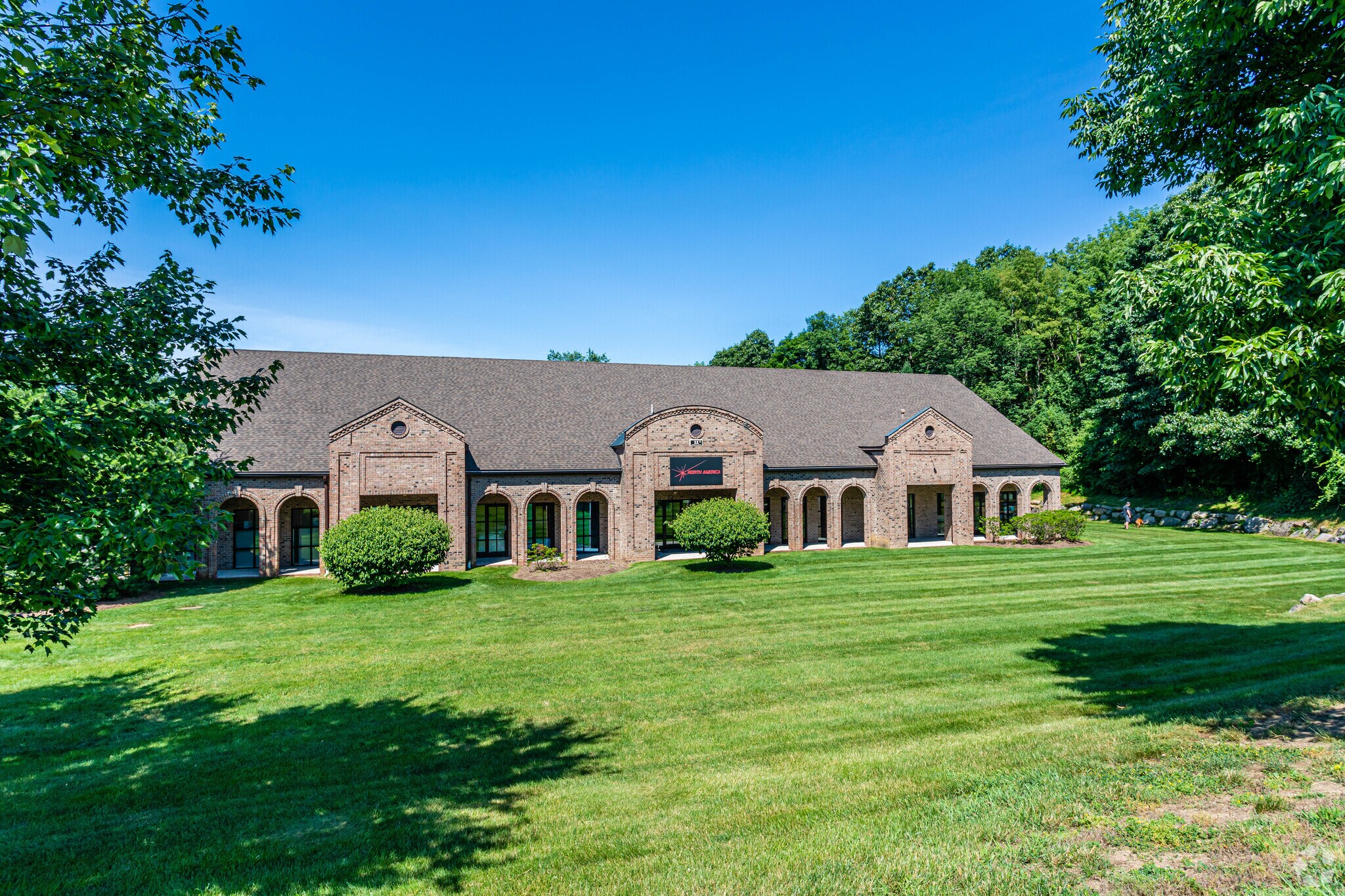 11 Millpond Dr, Lafayette, NJ à louer Photo du bâtiment- Image 1 de 12