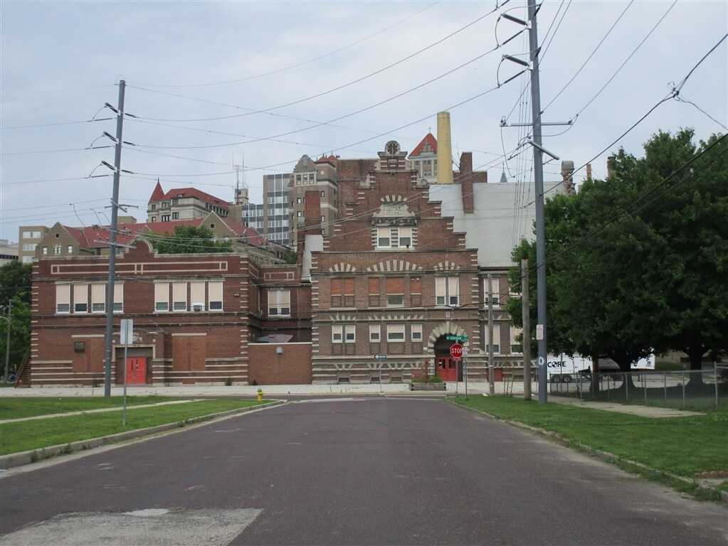 519 NE Glendale Ave, Peoria, IL à vendre Photo du bâtiment- Image 1 de 1