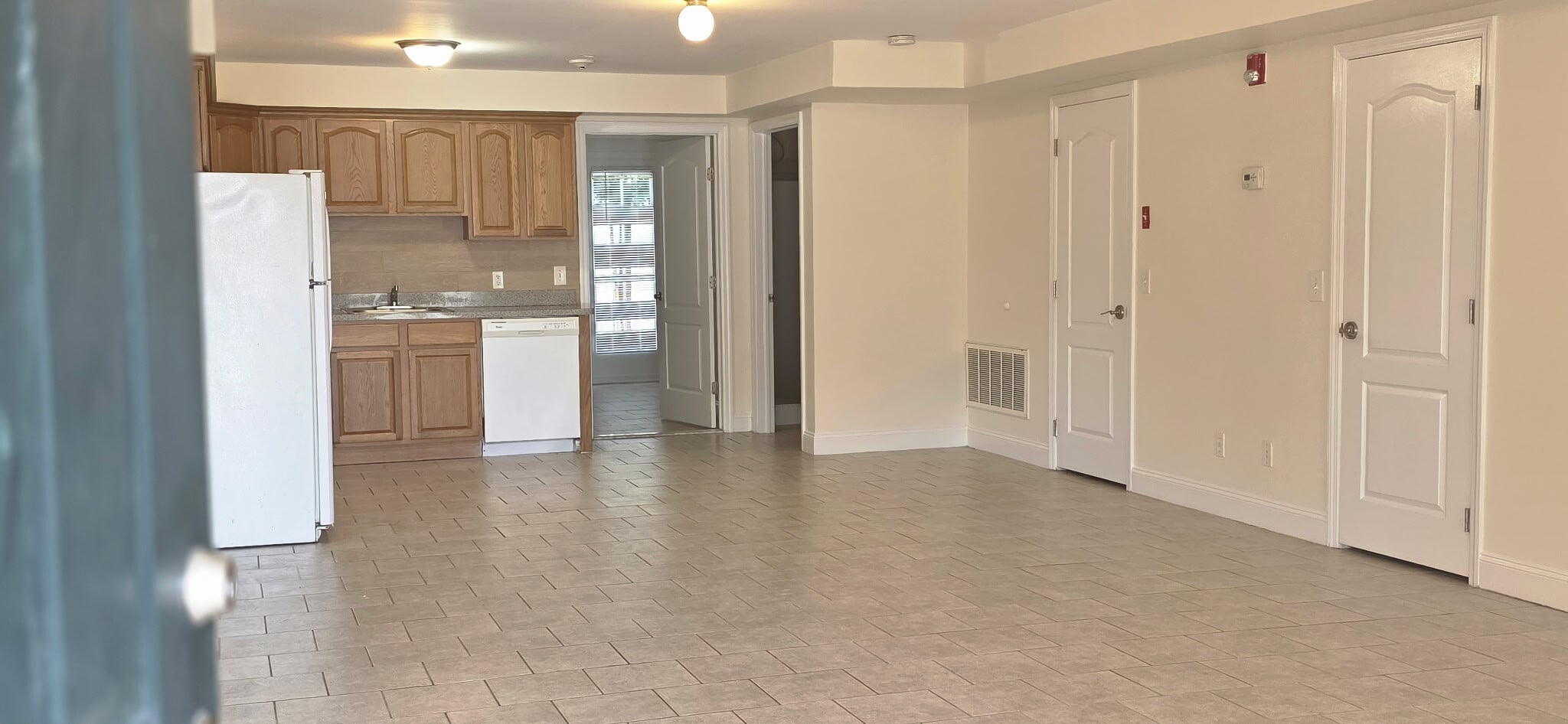 380-398 W Montauk Hwy, Lindenhurst, NY for lease Interior Photo- Image 1 of 1