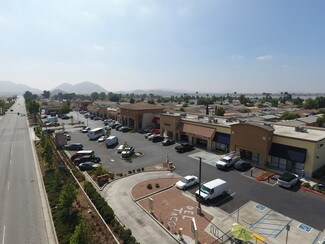 Plus de détails pour 85-185 Ramona Expy, Perris, CA - Commerce de détail à louer