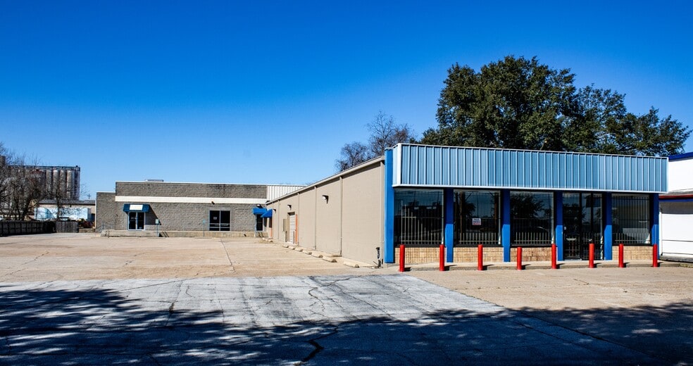 1907 Mangum Rd, Houston, TX for lease - Primary Photo - Image 2 of 4