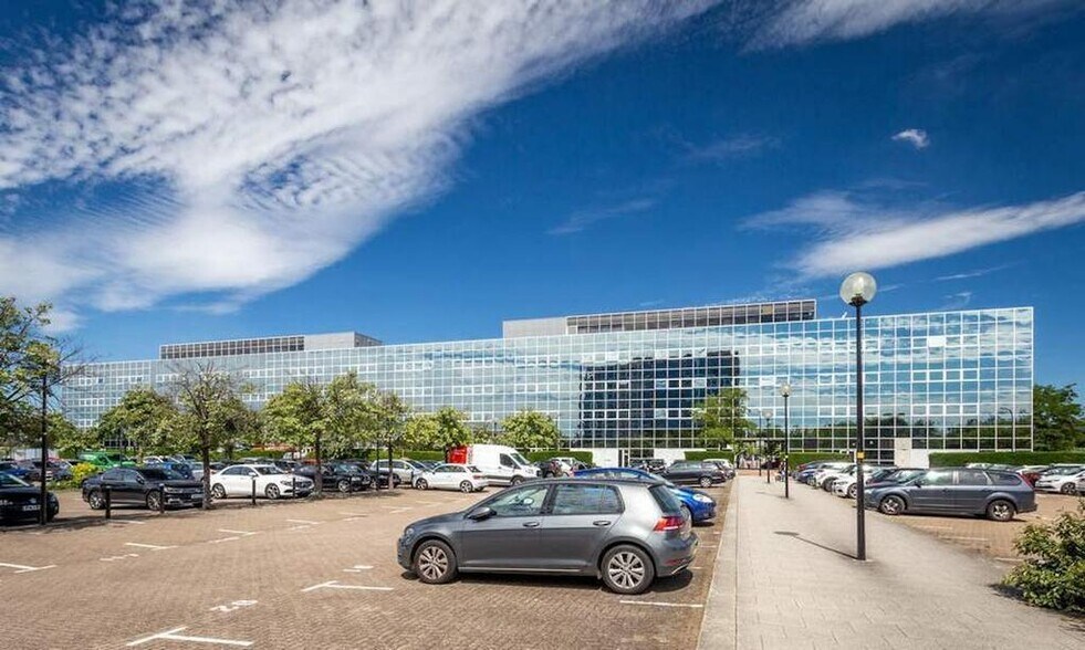 Elder Gate, Milton Keynes for lease - Building Photo - Image 2 of 6