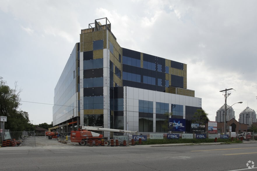 685 Sheppard Ave E, Toronto, ON à louer - Photo du bâtiment - Image 2 de 16