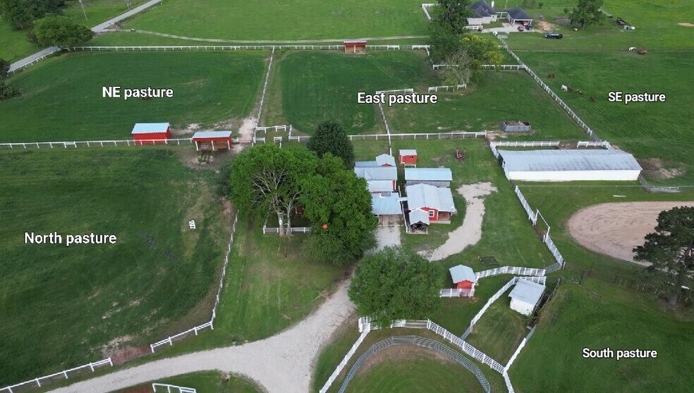 1136 Jones Rd, New Waverly, TX for sale - Building Photo - Image 2 of 11