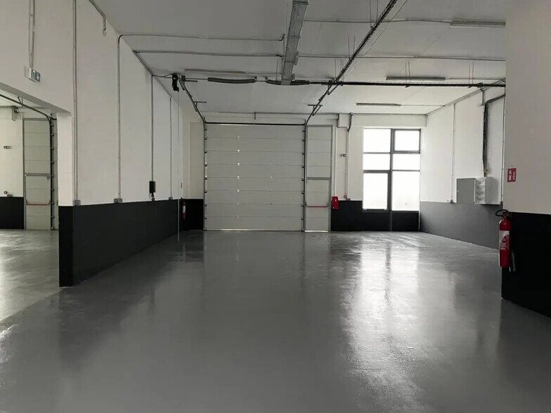 Industriel dans Villejuif à louer - Photo du bâtiment - Image 1 de 8