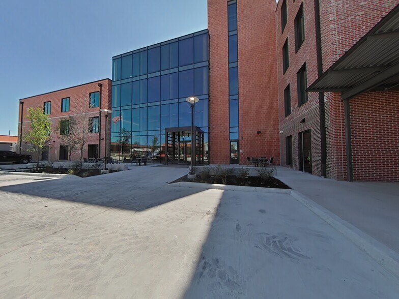 1305 E Houston St, San Antonio, TX à louer - Photo du bâtiment - Image 2 de 6