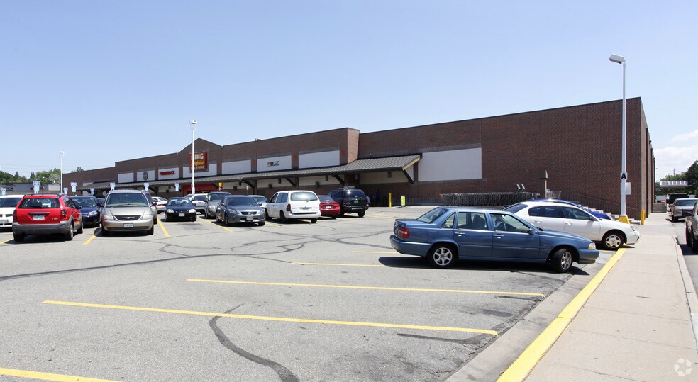 820-890 S Monaco Pky, Denver, CO à louer - Photo du bâtiment - Image 3 de 5