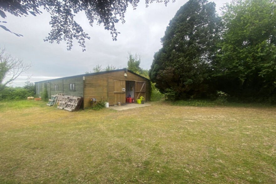 Blandford Rd, Coombe Bissett à vendre - Photo du bâtiment - Image 2 de 3