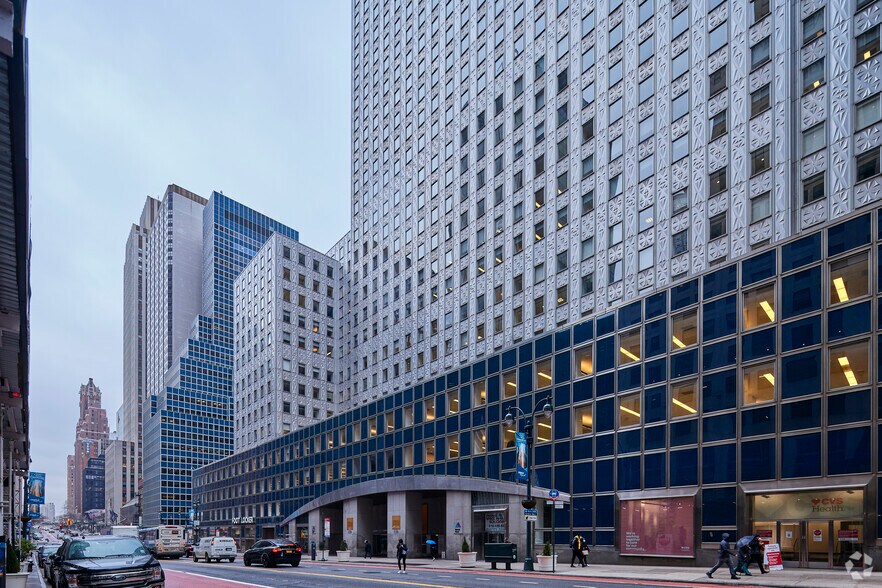150 E 42nd St, New York, NY à louer - Photo du bâtiment - Image 1 de 4