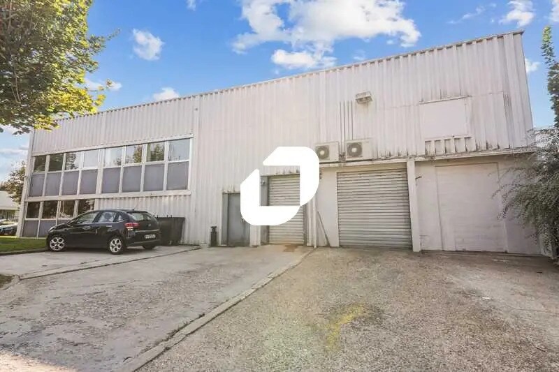 13 Avenue Des 3 Peuples, Montigny-le-Bretonneux for lease Building Photo- Image 1 of 19