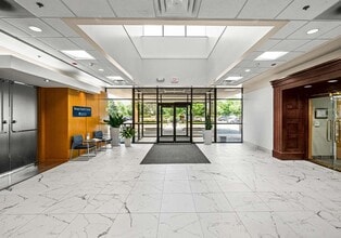 300 Princeton Hightstown Rd, East Windsor, NJ à louer Hall d’entrée- Image 2 de 4