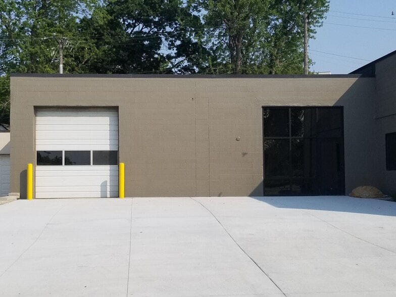 607 2nd St S, Hopkins, MN for lease - Building Photo - Image 2 of 3
