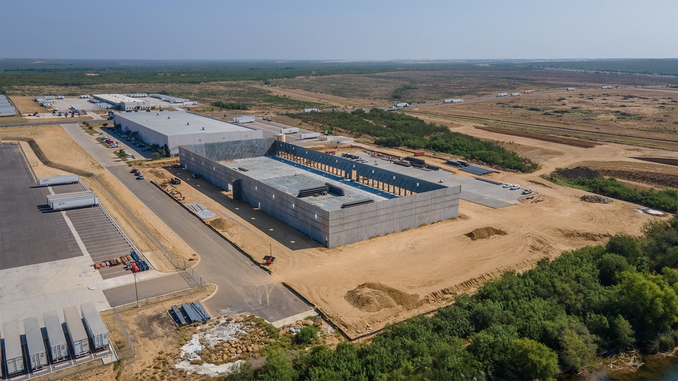 9001 Killam Industial Blvd, Laredo, TX à louer - Photo du bâtiment - Image 1 de 10