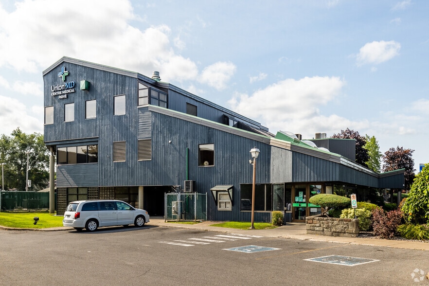 15000 Boul De Pierrefonds, Pierrefonds, QC à louer - Photo du bâtiment - Image 2 de 4