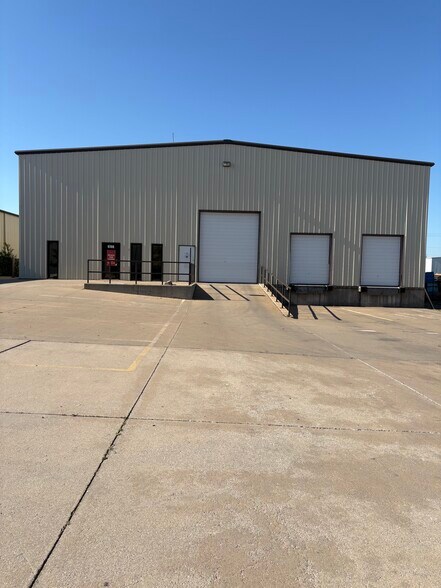 9708 NW 6th St, Oklahoma City, OK à louer - Photo du bâtiment - Image 3 de 23