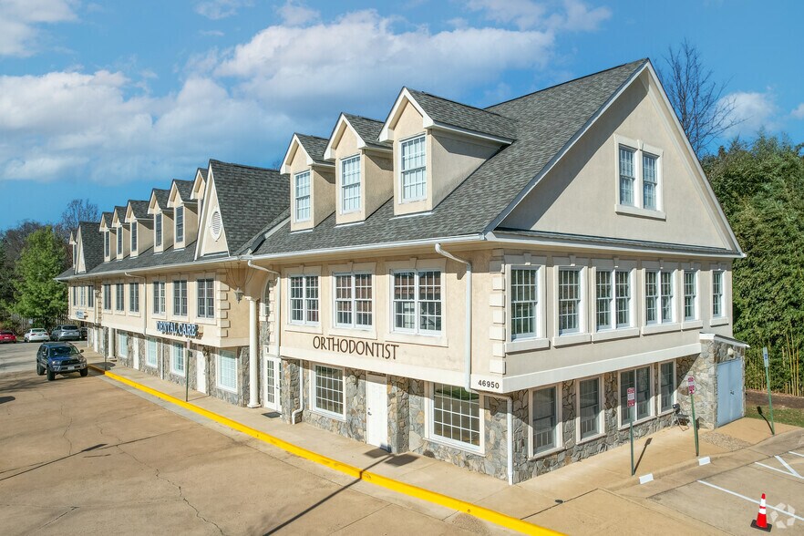 46950 Jennings Farm Dr, Sterling, VA à louer - Photo du bâtiment - Image 2 de 5