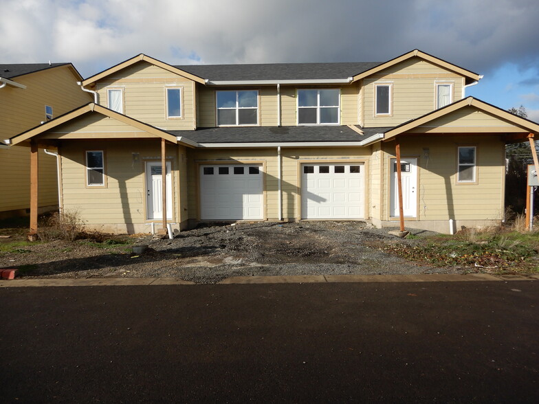 390 Seven Oaks Ln, Lebanon, OR à vendre - Photo du bâtiment - Image 3 de 4