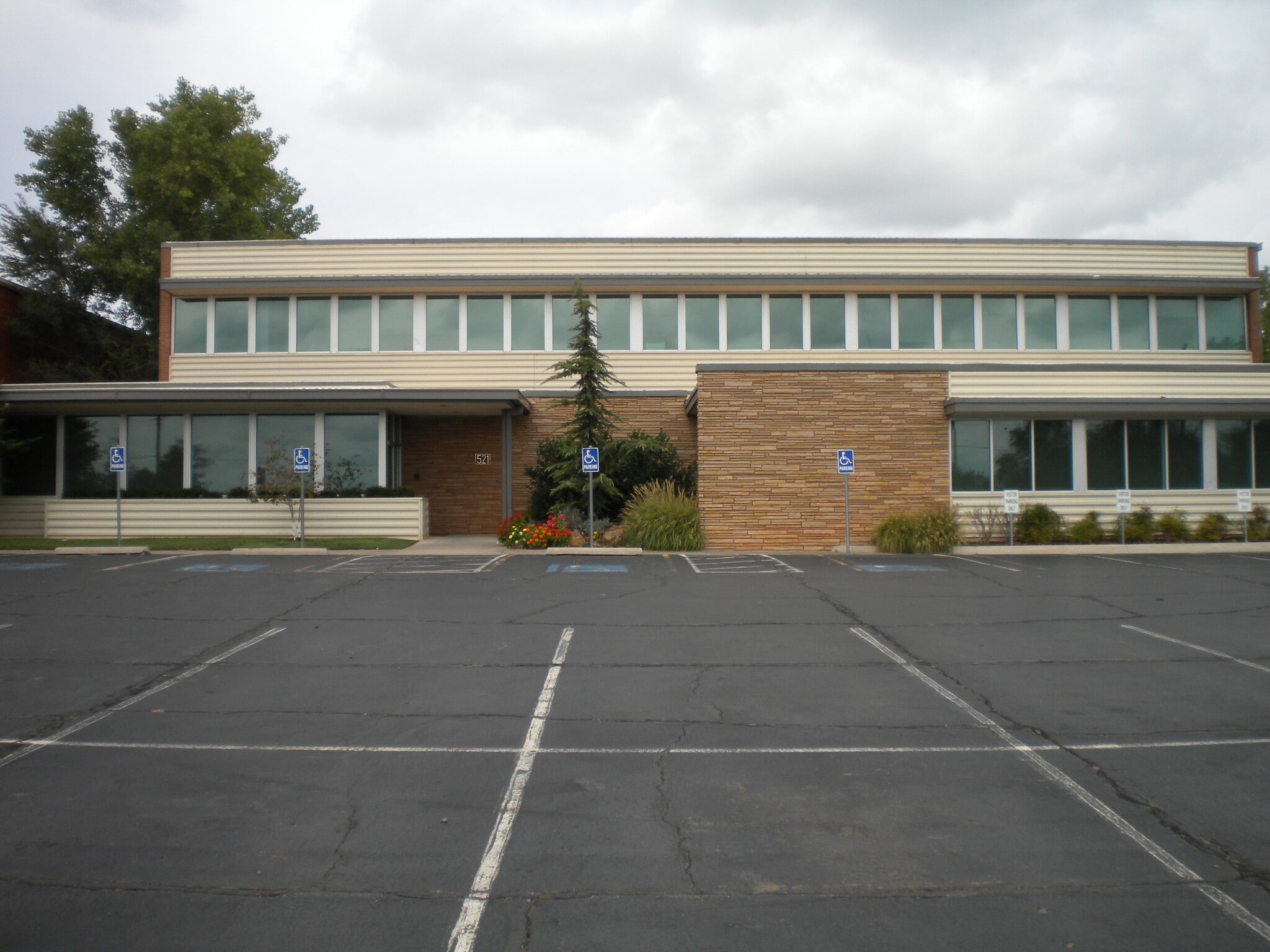 521 W Wilshire Blvd, Oklahoma City, OK for lease Building Photo- Image 1 of 13