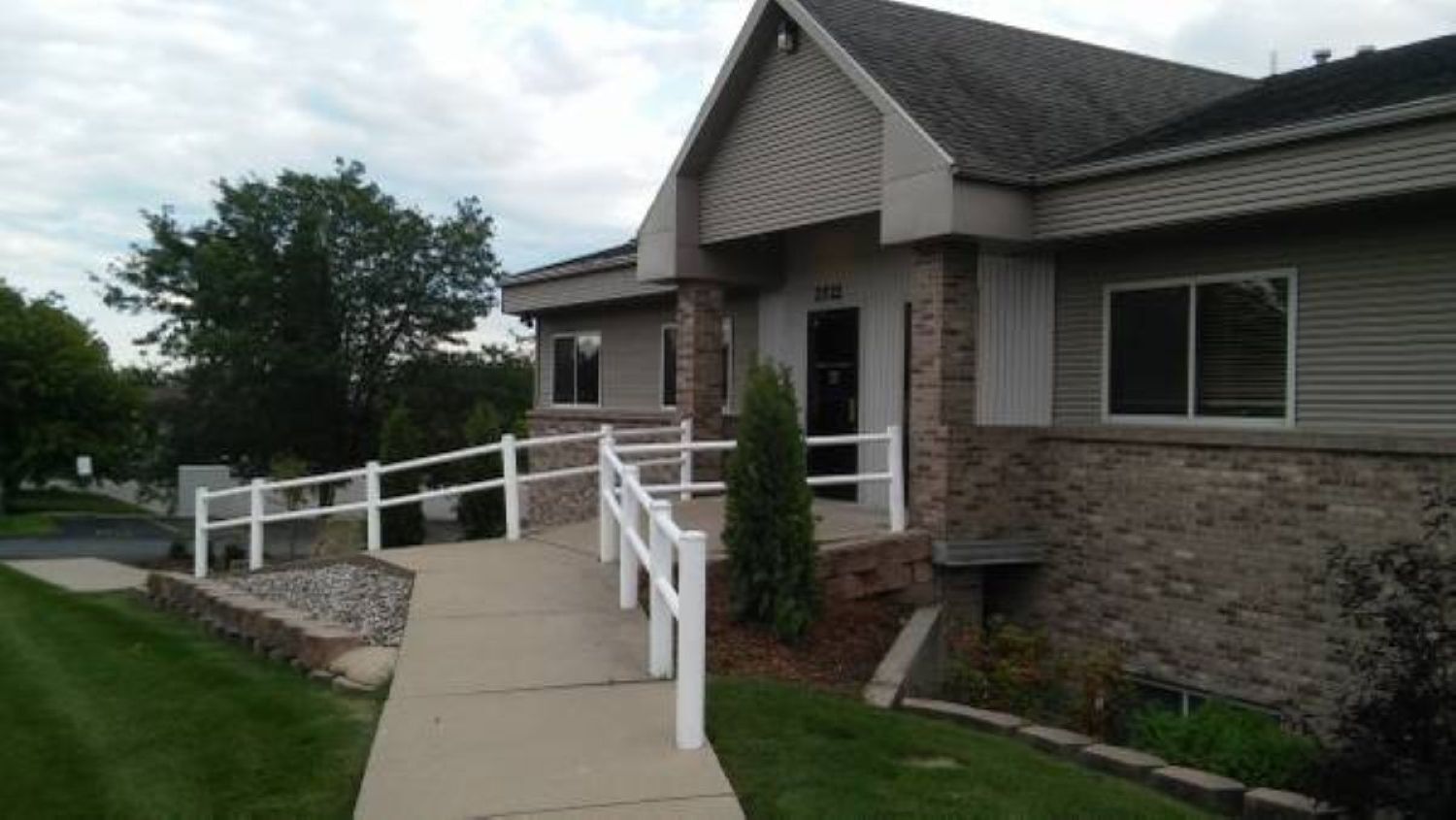 2526 Woodmeadow Dr SE, Grand Rapids, MI for lease Primary Photo- Image 1 of 2