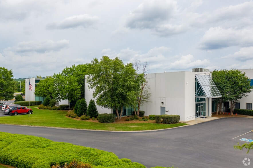 245 Great Circle Rd, Nashville, TN for lease - Building Photo - Image 1 of 7