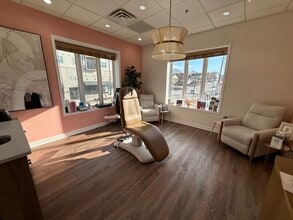 123 W Washington St, Oswego, IL for lease Interior Photo- Image 1 of 4